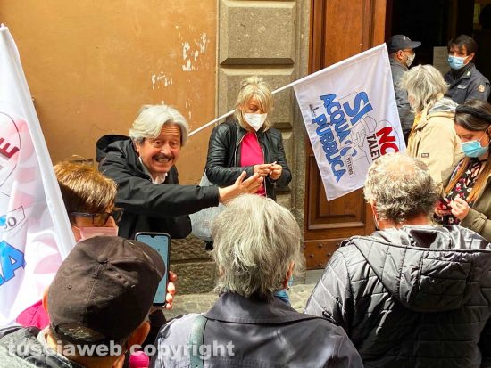 Viterbo - La manifestazione del comitato Noi non ce la beviamo