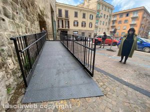 Viterbo - La pedana per disabili a porta Romana