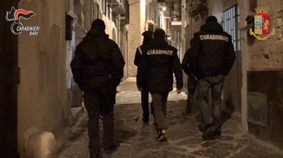 Bari - Il blitz di carabinieri e polizia