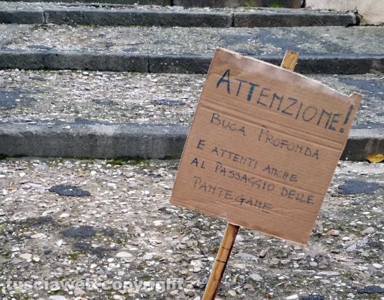 Viterbo - Il cartello in via dei Vecchi