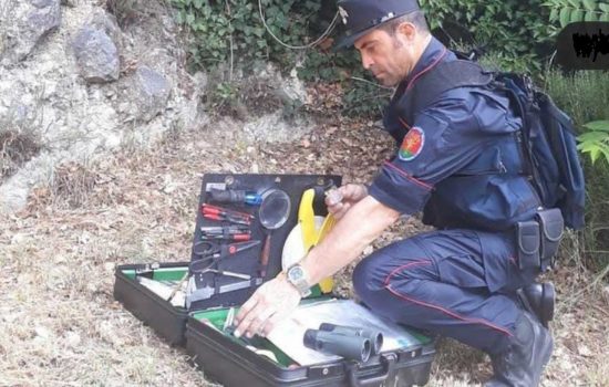 Rieti - Un carabiniere al lavoro per la lotta agli incendi boschivi