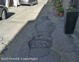 Pavimentazione Sconnessa in via Papa Niccolo III a San Martino al Cimino