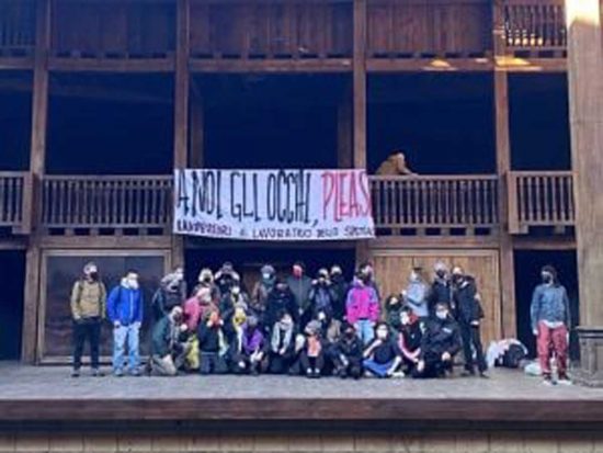 Il Globe theatre occupato