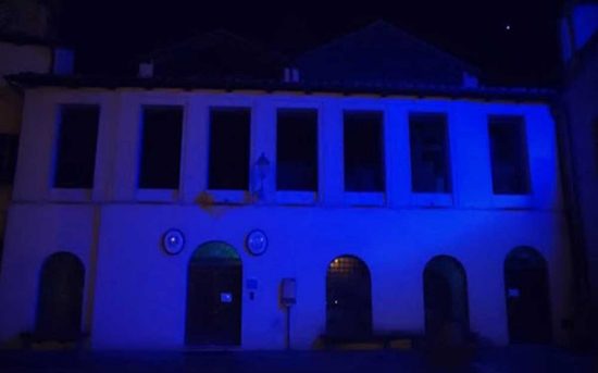 Il Comune illuminato di blu