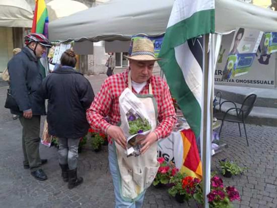 A piazza delle Erbe, "Piantiamola contro l'omofobia"