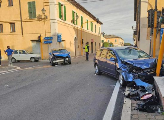 San Lorenzo Nuovo - L'incidente all'altezza dei semafori
