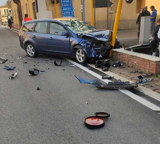 San Lorenzo Nuovo - L'incidente all'altezza dei semafori