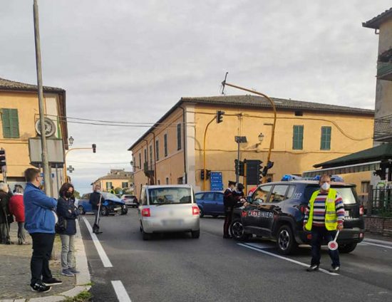San Lorenzo Nuovo - L'incidente all'altezza dei semafori
