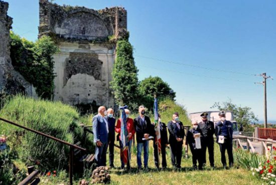 Montefiascone - La deposizione del cuscino di fiori per ricordare le vittime civili della seconda guerra mondiale