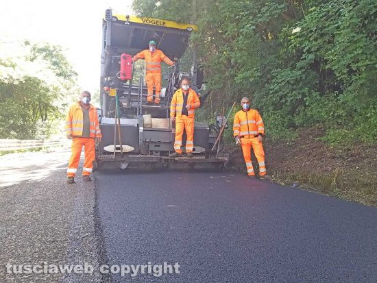 Montefiascone - I lavori di asfaltatura in via del Lago