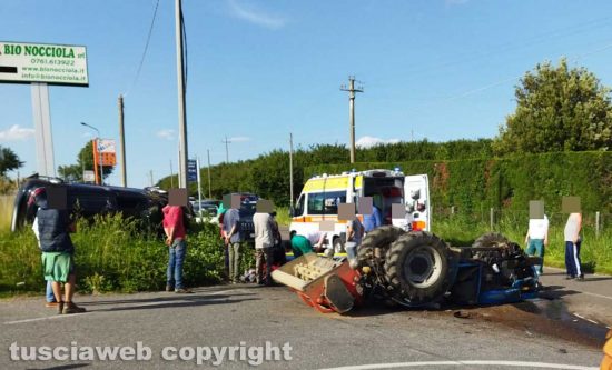 Carbognano - Scontro auto-trattore