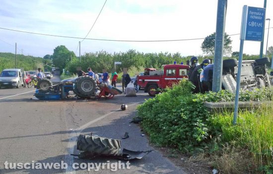 Carbognano - Scontro auto-trattore