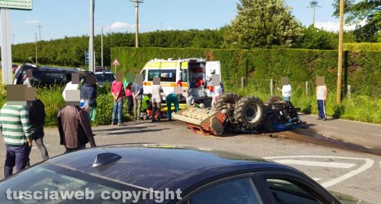 Carbognano - Scontro auto-trattore