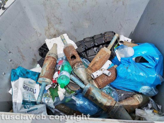 Viterbo - Residui bellici nei cassonetti dell’isola di prossimità di pian di Tortora