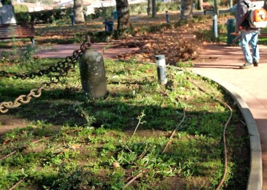 Montefiascone - L'aiuola del monumento ai caduti prima dei lavori
