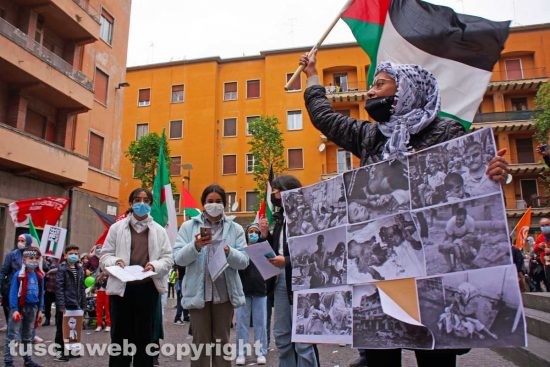 Viterbo - La manifestazione a sostegno della Palestina in piazza della Repubblica