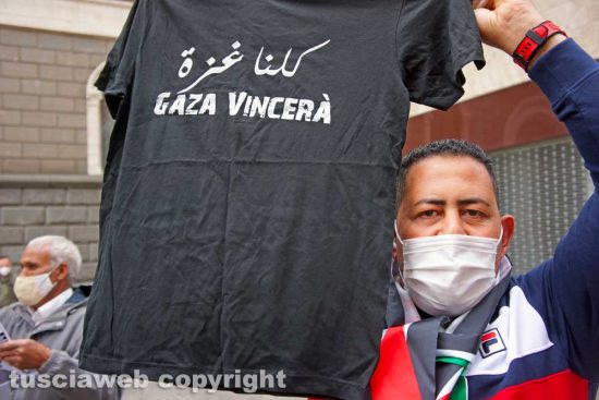 Viterbo - La manifestazione a sostegno della Palestina in piazza della Repubblica