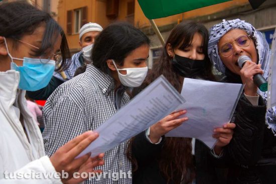 Viterbo - La manifestazione a sostegno della Palestina in piazza della Repubblica