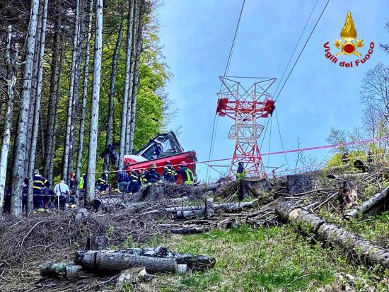 Funivia precipitata a Stresa - Vigili del fuoco al lavoro sul luogo della tragedia