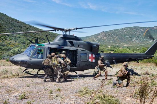 Esercito - Esercitazione "Caex 1 – 2021" - Imbarco di un ferito simulato a bordo di un elicottero Hh-412