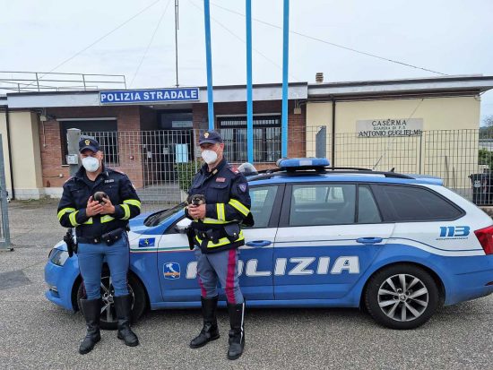 Orvieto - Cuccioli salvati dalla polizia stradale