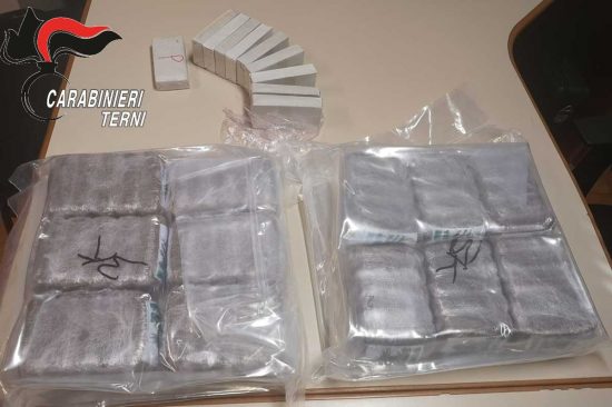 La droga sequestrata dai carabinieri di Terni