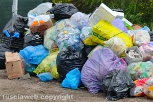 Viterbo - Rifiuti a Colleverde