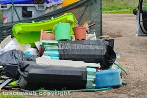 Viterbo - Rifiuti a Colleverde