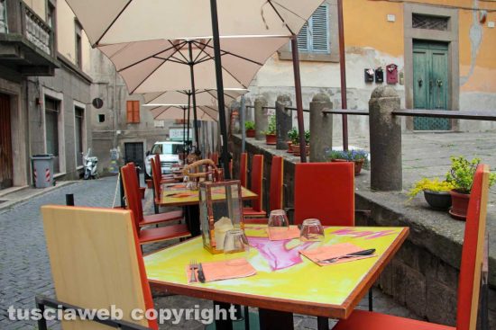 Viterbo - I tavoli del Vecchio orologio