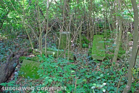 Viterbo - Bagnaia - Incuria e degrado a Villa Lante