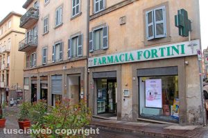Viterbo - La farmacia Fortini in via Cairoli