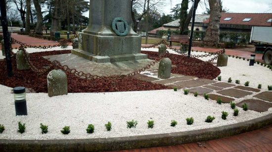 Montefiascone - L'aiuola del monumento ai caduti dopo i lavori