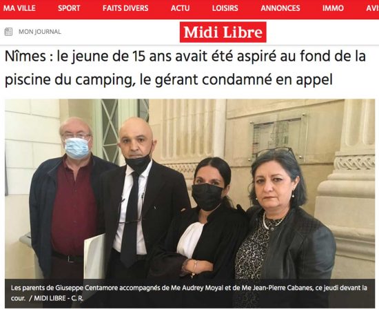 Nimes - I genitori di Giuseppe Centamore con i loro avvocati fuori della corte d'appello