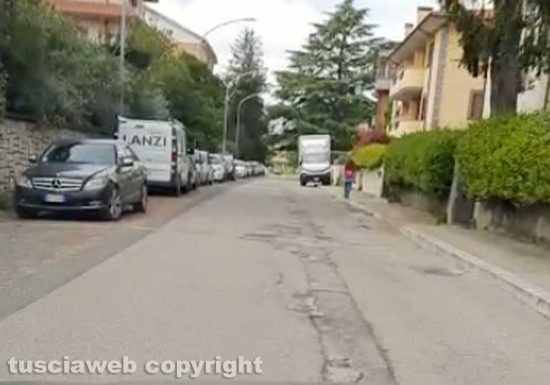 Viterbo - Buche in via Monfalcone