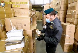 Roma - Finanza - Sequestrate scarpe contraffatte