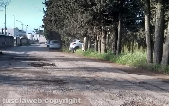 Viterbo - Buche in strada Rinaldone