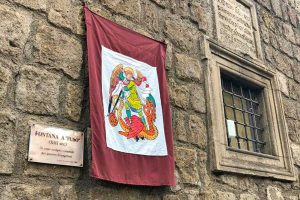 Vitorchiano - Gli studenti realizzano gli stendardi di San Michele