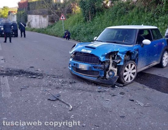 Auto contro auto sulla Cimina
