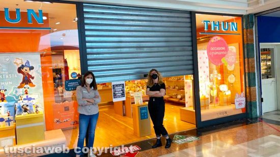Viterbo - Lo sciopero dei negozi del centro commerciale Tuscia