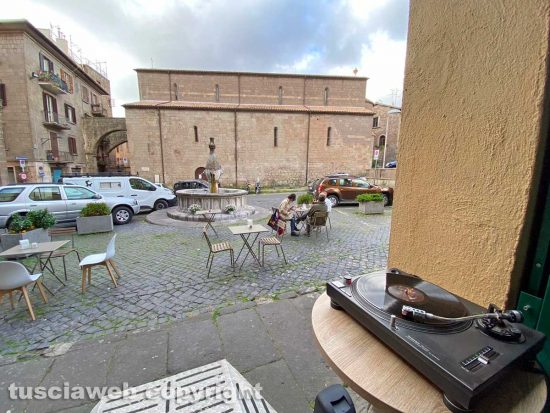 Viterbo - Piazza Dante e il giradischi di Federico Biscetti