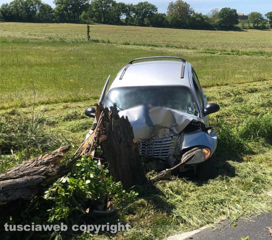 Bagnoregio - L'auto coinvolta nell'incidente sulla Umbro-casentinese