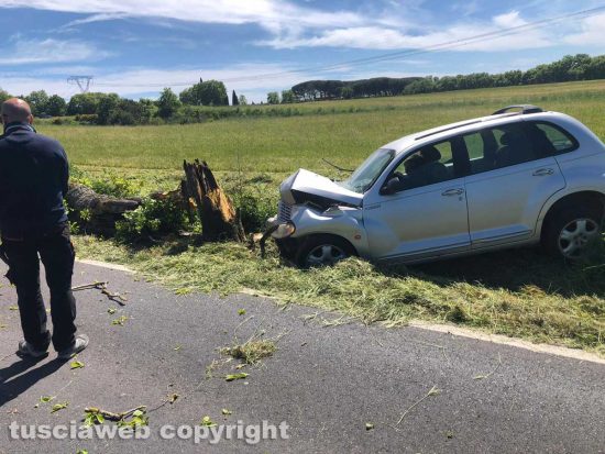 Bagnoregio - L'auto coinvolta nell'incidente sulla Umbro-casentinese