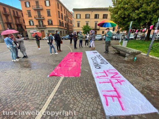 Viterbo - Il sit in delle associazioni in piazza della Rocca