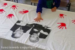 Lenzuolo contro la mafia in ricordo di Falcone e Borsellino