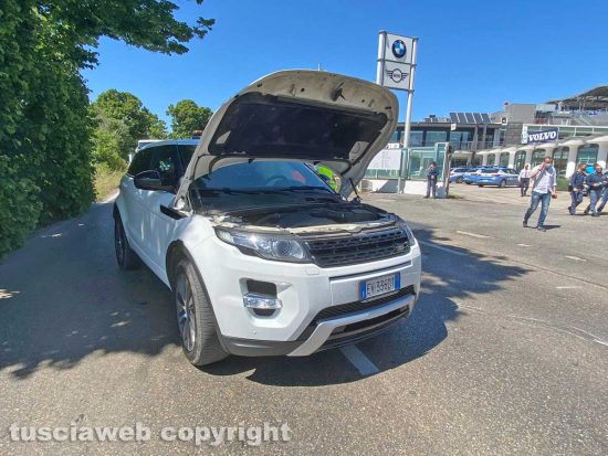 La Land Rover bianca