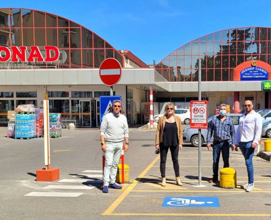 Viterbo - Cartelli contro gli abbandoni - Perlorca e De Angeli