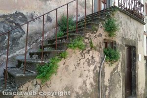 Viterbo - Incuria nella frazione di Roccalvecce