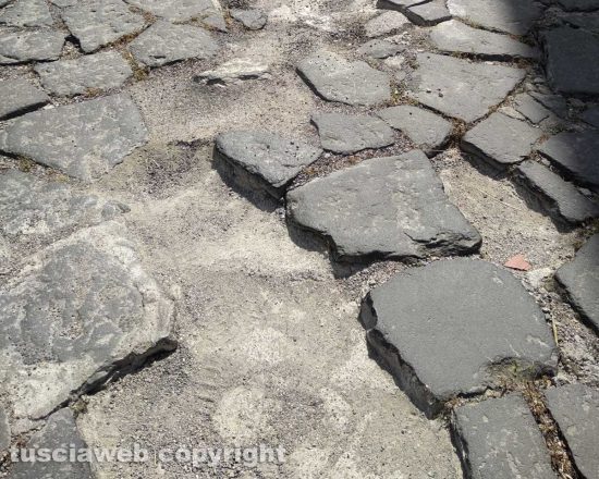 Strada dissestata a Roccalvecce