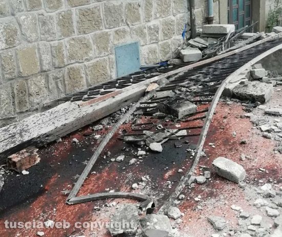 Montefiascone - Il muretto abbattuto in via Grilli