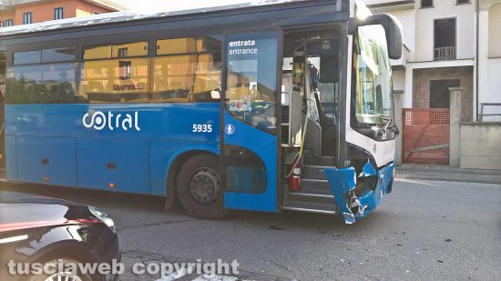 Montefiascone - Scontro auto-pullman